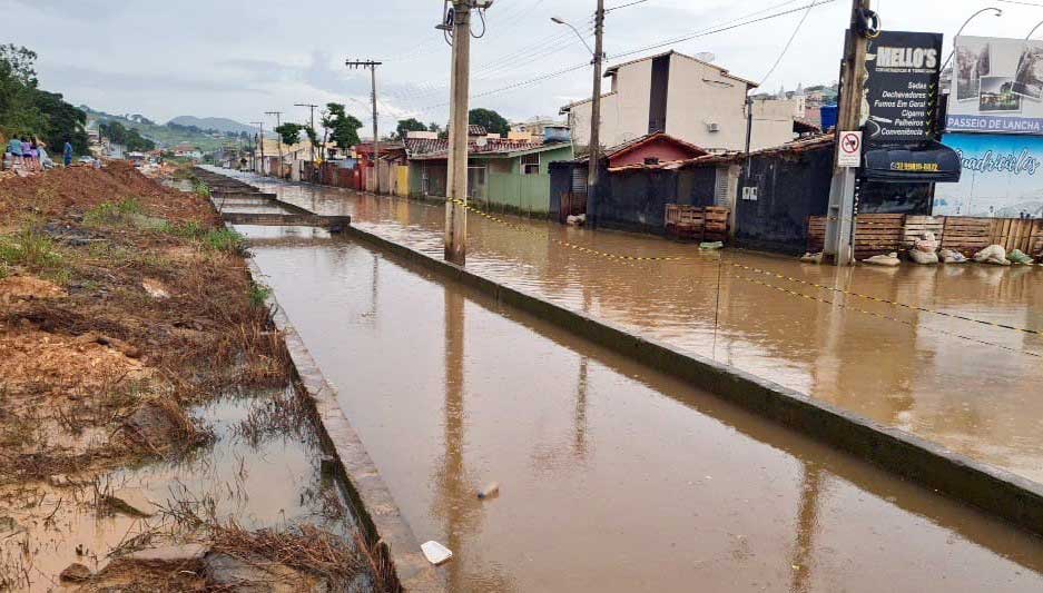 Estado multa empresa em quase R$ 300 milhões por falta de limpeza em lagoa que transbordou em Capitólio